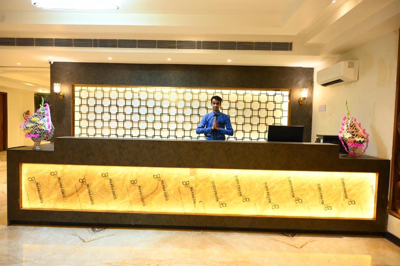 Neel Clarks Inn Express Agra  Exterior photo