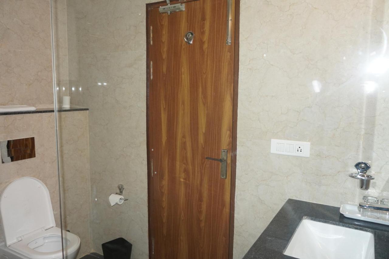 Neel Clarks Inn Express Agra  Exterior photo